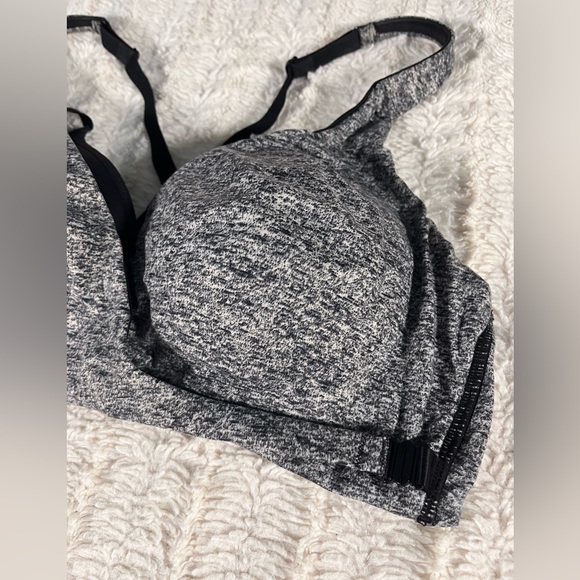 Victoria’s Secret VSX Sports Bra 34C - Picture 7 of 7